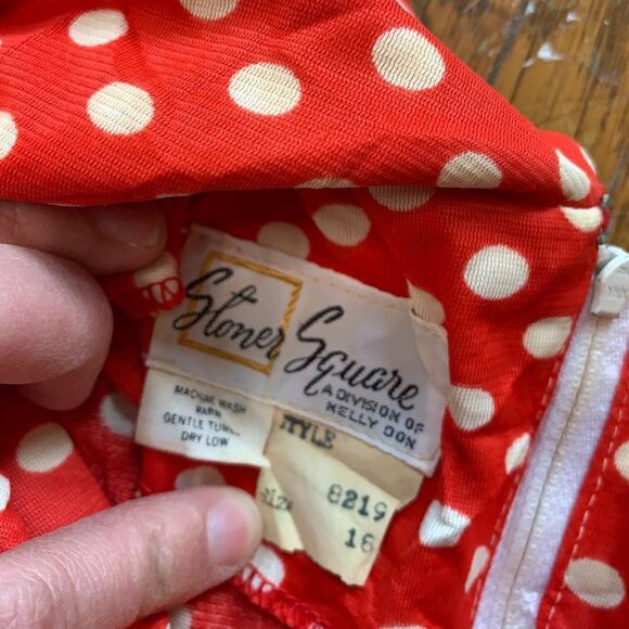 Vintage 70s Red Polka Dot Blouse with Bow Neck – Stoner Square, Size 16 M/L - Picture 10 of 16